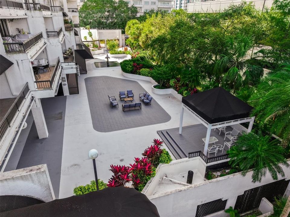 待售: $289,500 (2 贝兹, 2 浴室, 1304 平方英尺)