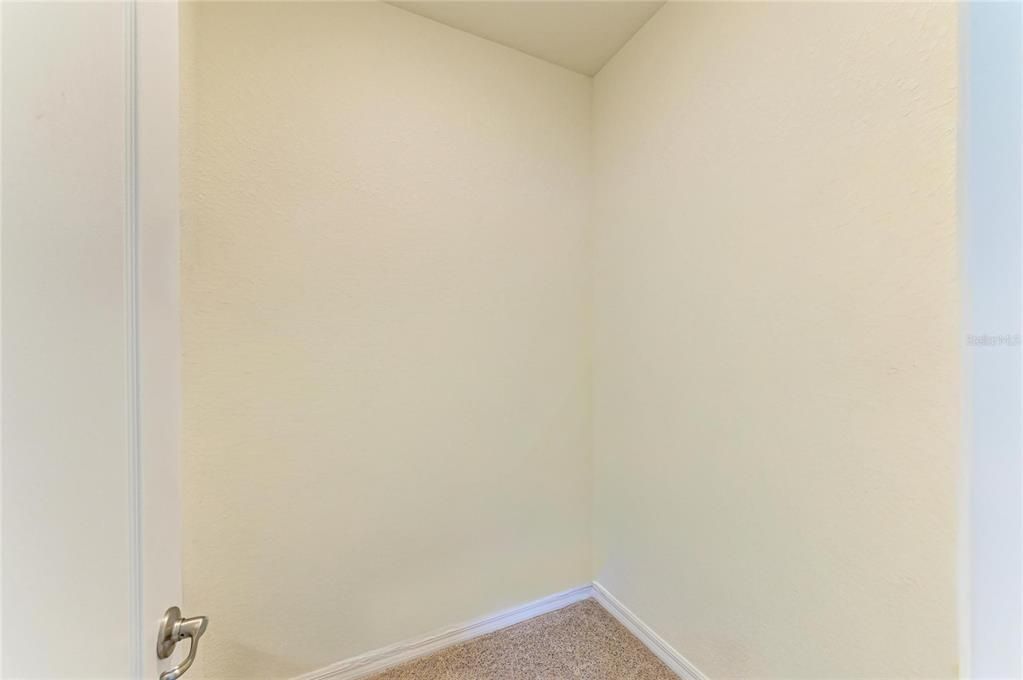 For Sale: $400,000 (3 beds, 3 baths, 1855 Square Feet)