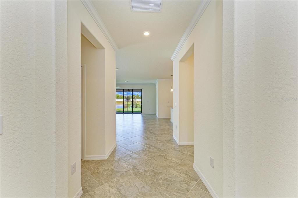 For Sale: $400,000 (3 beds, 3 baths, 1855 Square Feet)