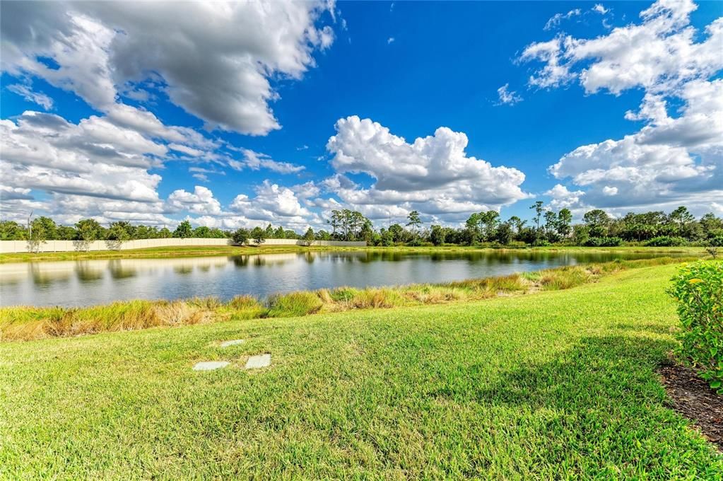 For Sale: $400,000 (3 beds, 3 baths, 1855 Square Feet)