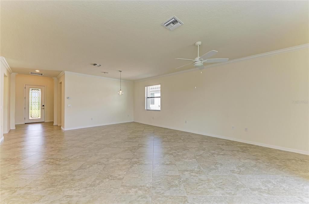 For Sale: $400,000 (3 beds, 3 baths, 1855 Square Feet)