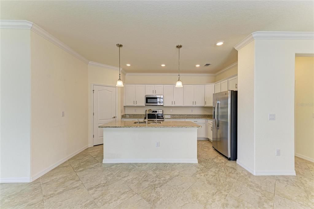 For Sale: $400,000 (3 beds, 3 baths, 1855 Square Feet)