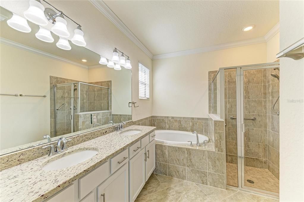 For Sale: $400,000 (3 beds, 3 baths, 1855 Square Feet)