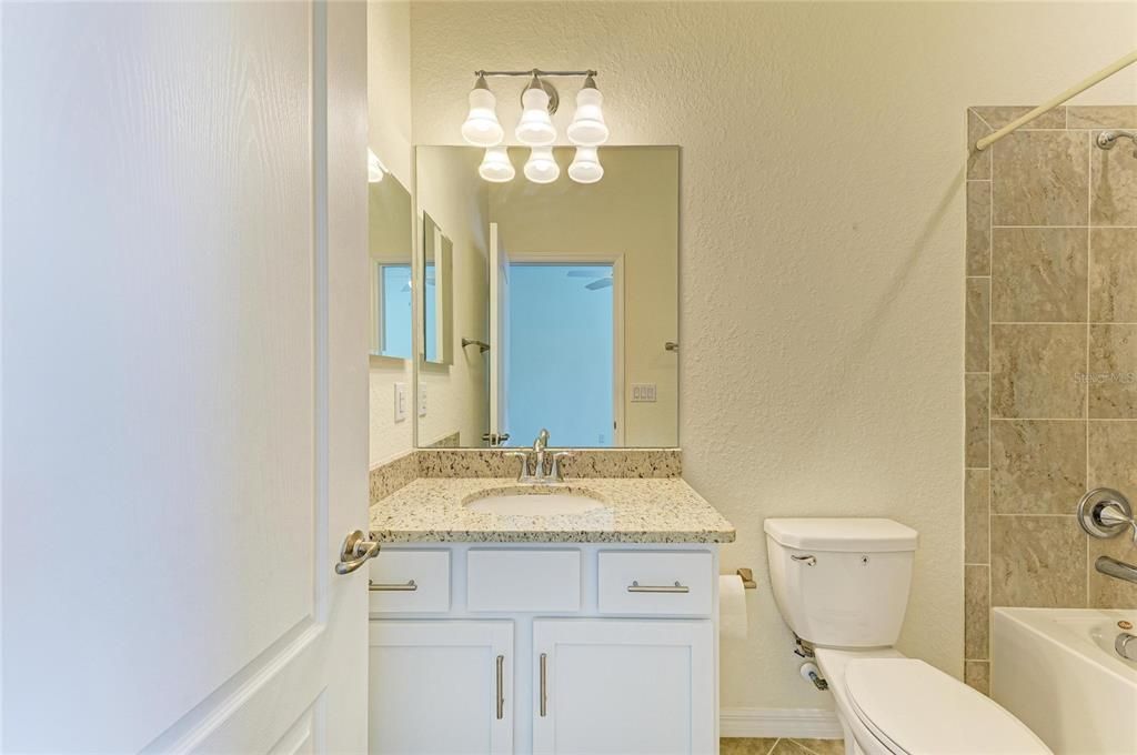 For Sale: $400,000 (3 beds, 3 baths, 1855 Square Feet)