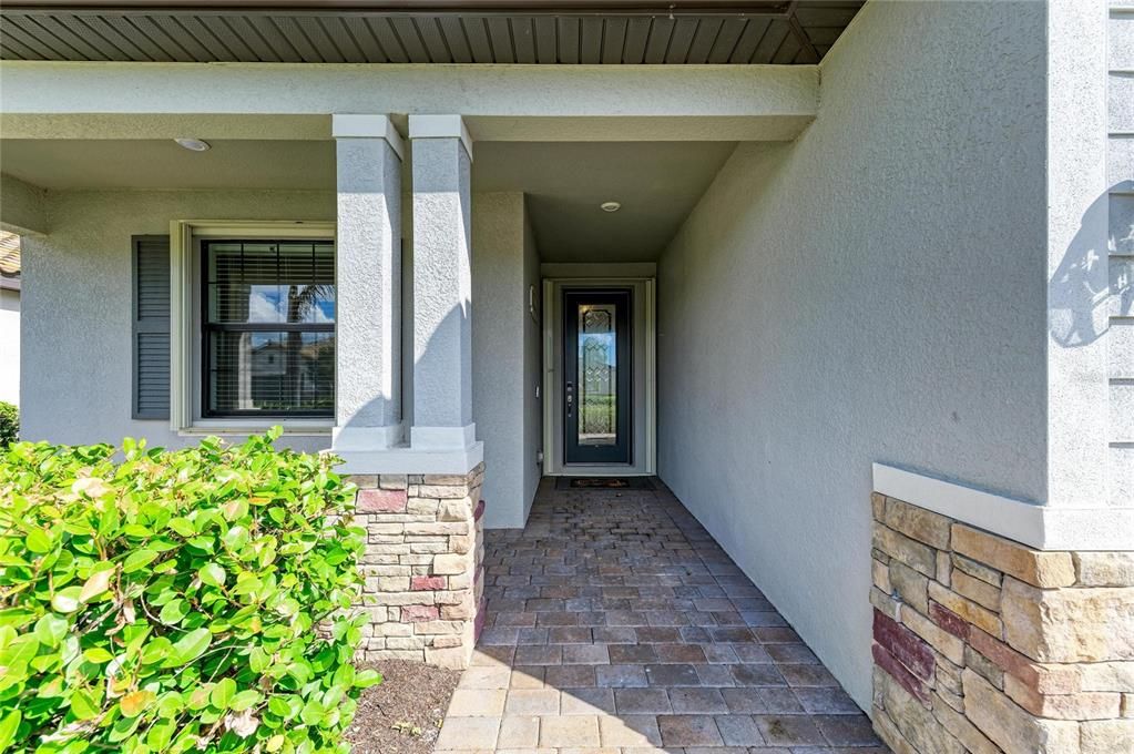 For Sale: $400,000 (3 beds, 3 baths, 1855 Square Feet)