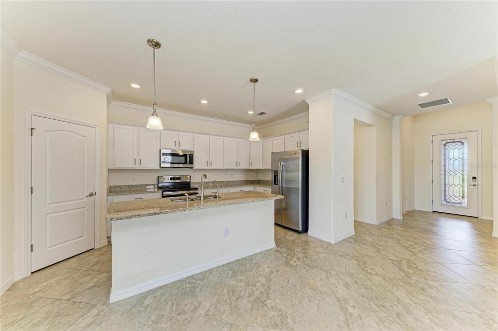 For Sale: $400,000 (3 beds, 3 baths, 1855 Square Feet)