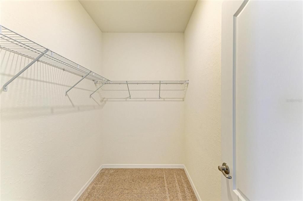 For Sale: $400,000 (3 beds, 3 baths, 1855 Square Feet)