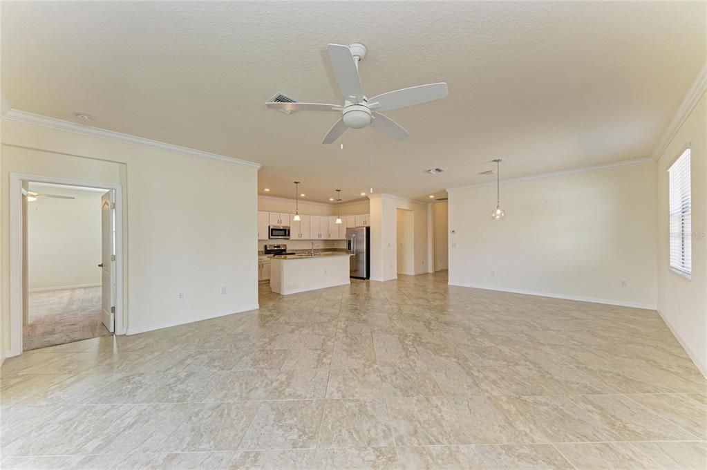 For Sale: $400,000 (3 beds, 3 baths, 1855 Square Feet)