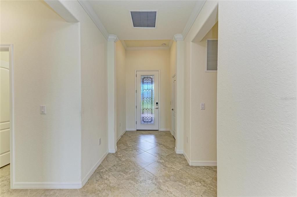 For Sale: $400,000 (3 beds, 3 baths, 1855 Square Feet)