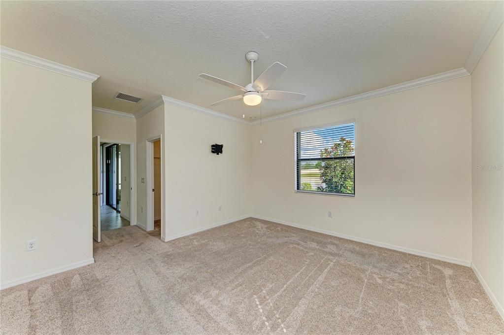 For Sale: $400,000 (3 beds, 3 baths, 1855 Square Feet)