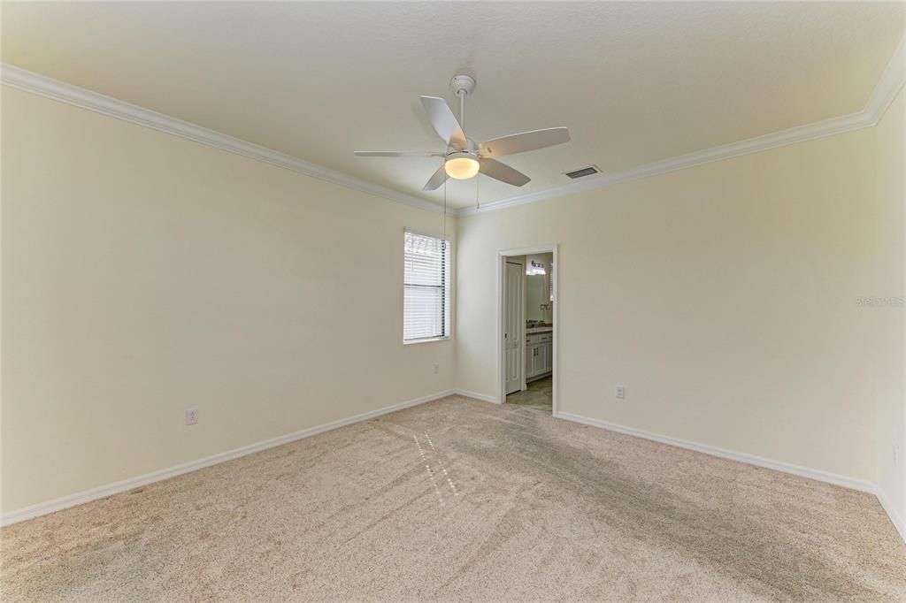 For Sale: $400,000 (3 beds, 3 baths, 1855 Square Feet)