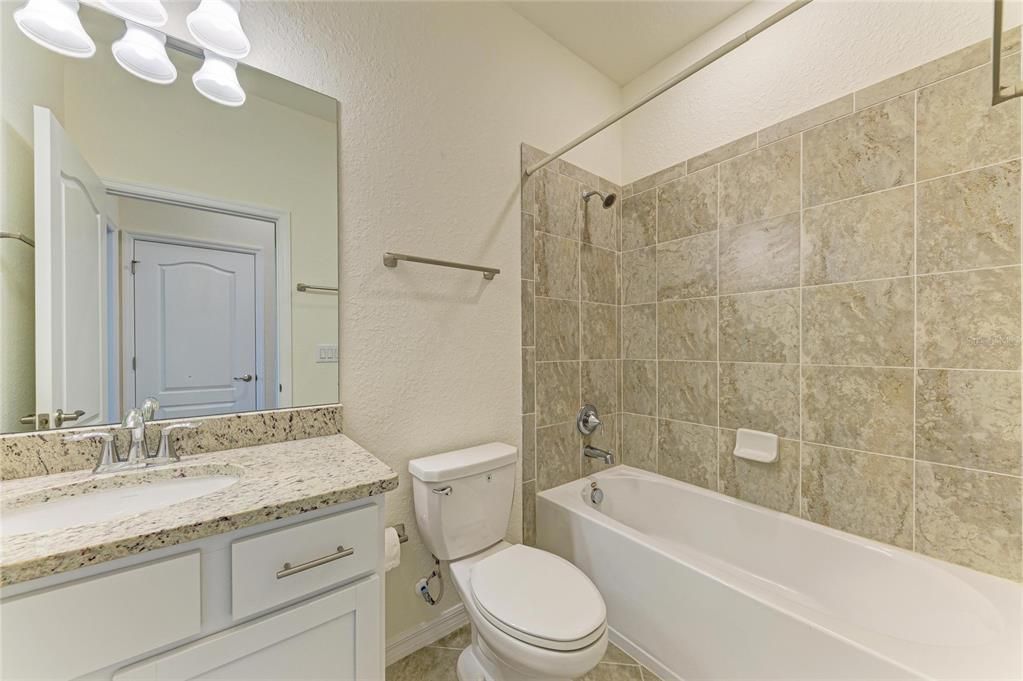 For Sale: $400,000 (3 beds, 3 baths, 1855 Square Feet)