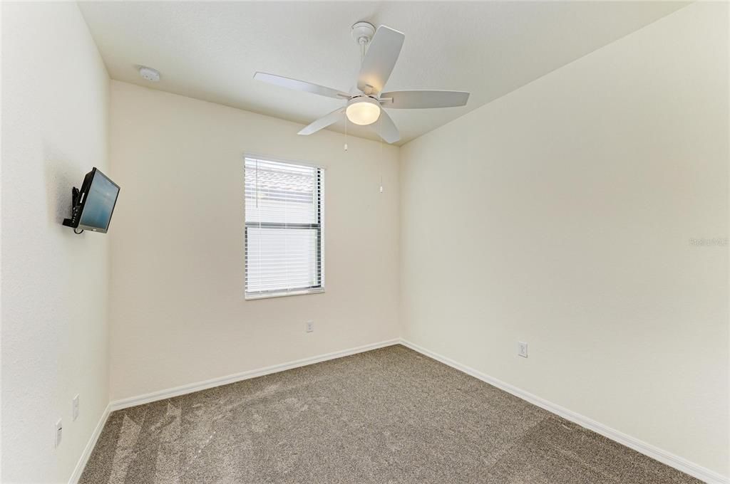 For Sale: $400,000 (3 beds, 3 baths, 1855 Square Feet)