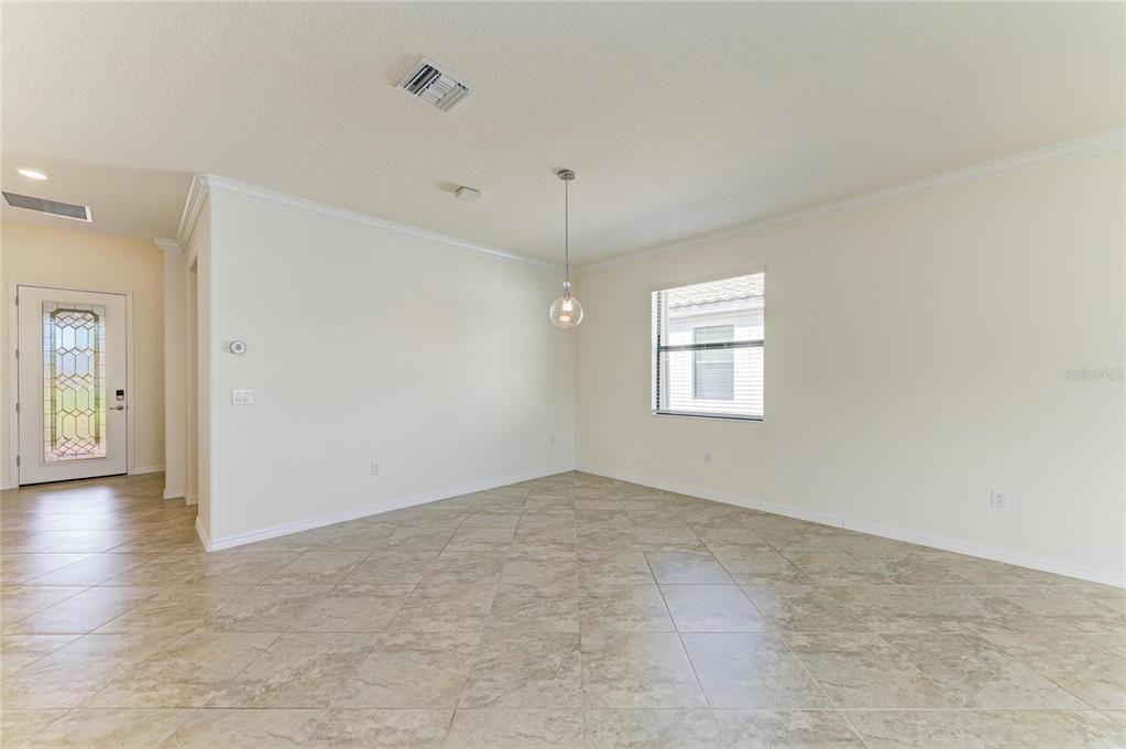 For Sale: $400,000 (3 beds, 3 baths, 1855 Square Feet)