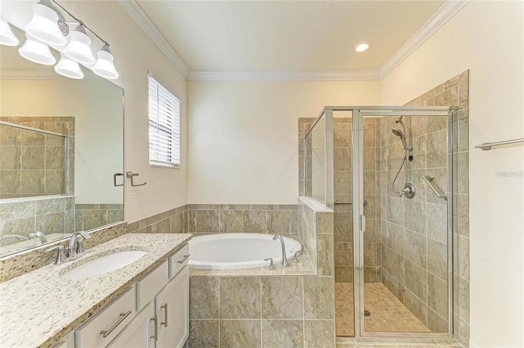 For Sale: $400,000 (3 beds, 3 baths, 1855 Square Feet)