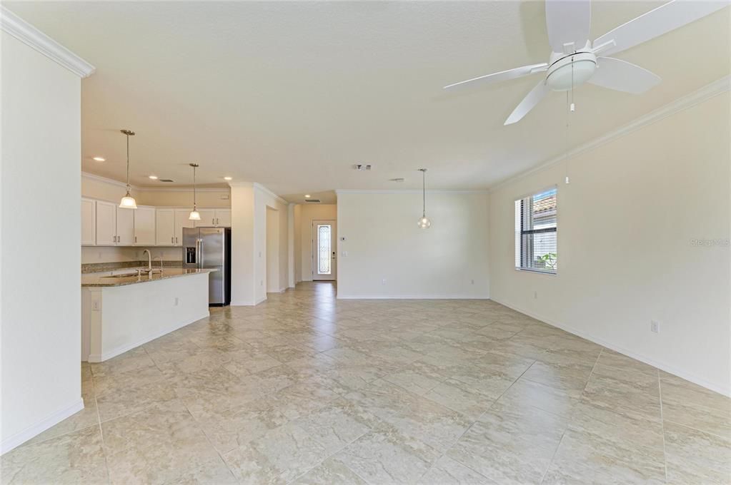 For Sale: $400,000 (3 beds, 3 baths, 1855 Square Feet)