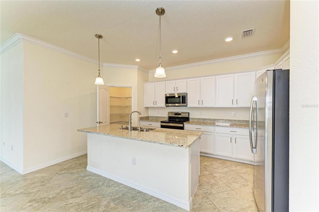 For Sale: $400,000 (3 beds, 3 baths, 1855 Square Feet)