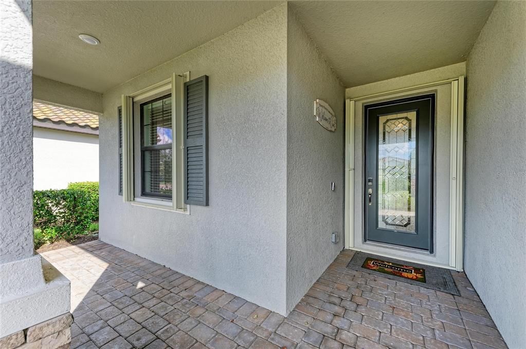 For Sale: $400,000 (3 beds, 3 baths, 1855 Square Feet)