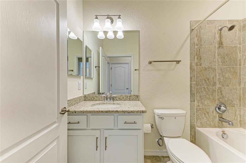 For Sale: $400,000 (3 beds, 3 baths, 1855 Square Feet)