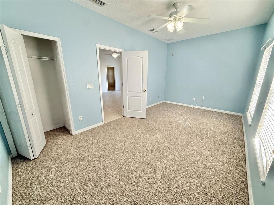 For Sale: $299,900 (3 beds, 2 baths, 1519 Square Feet)