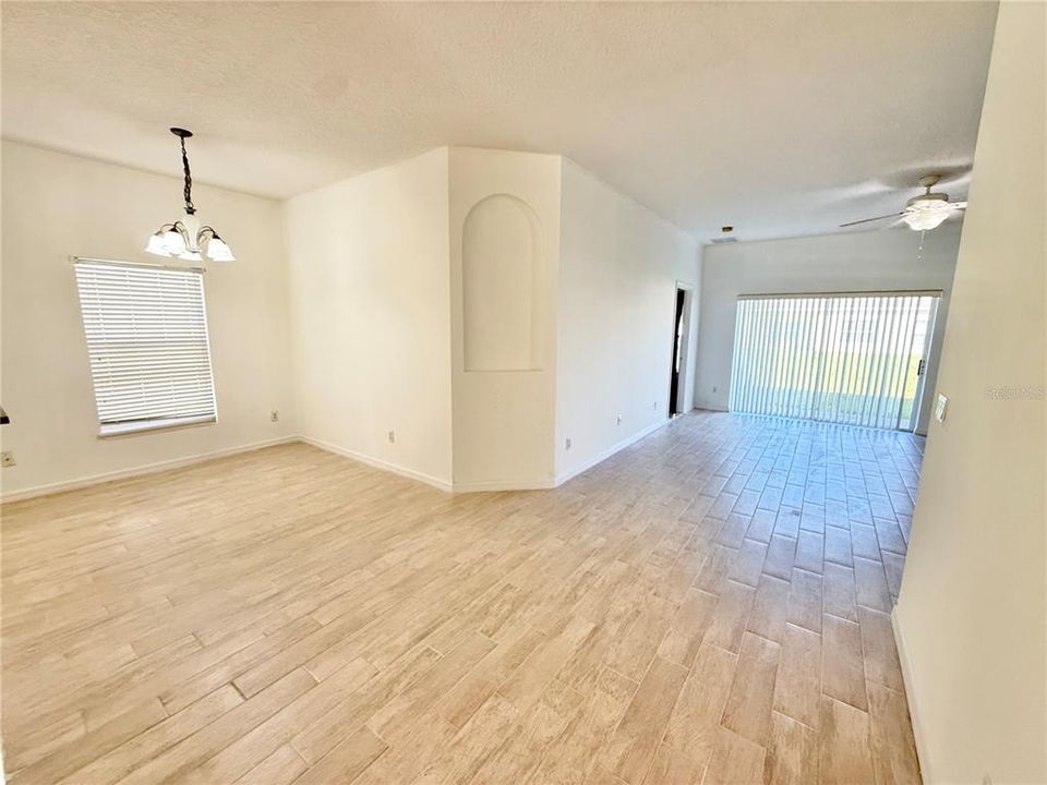 For Sale: $299,900 (3 beds, 2 baths, 1519 Square Feet)