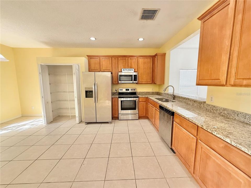 For Sale: $299,900 (3 beds, 2 baths, 1519 Square Feet)