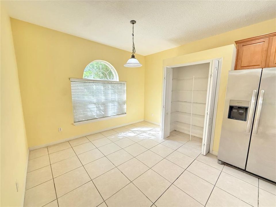 For Sale: $299,900 (3 beds, 2 baths, 1519 Square Feet)