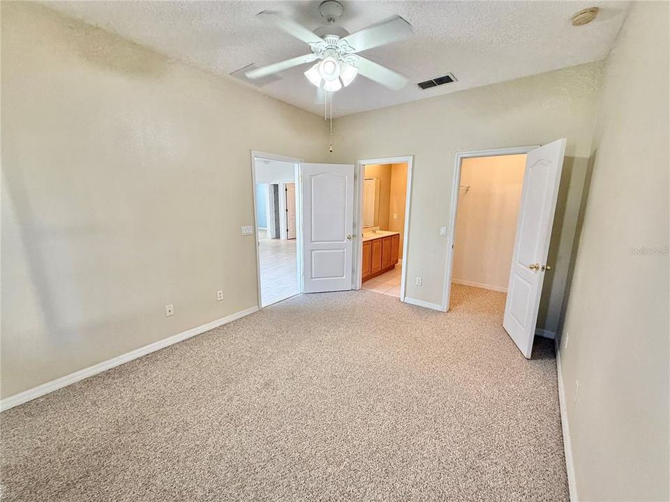 For Sale: $299,900 (3 beds, 2 baths, 1519 Square Feet)