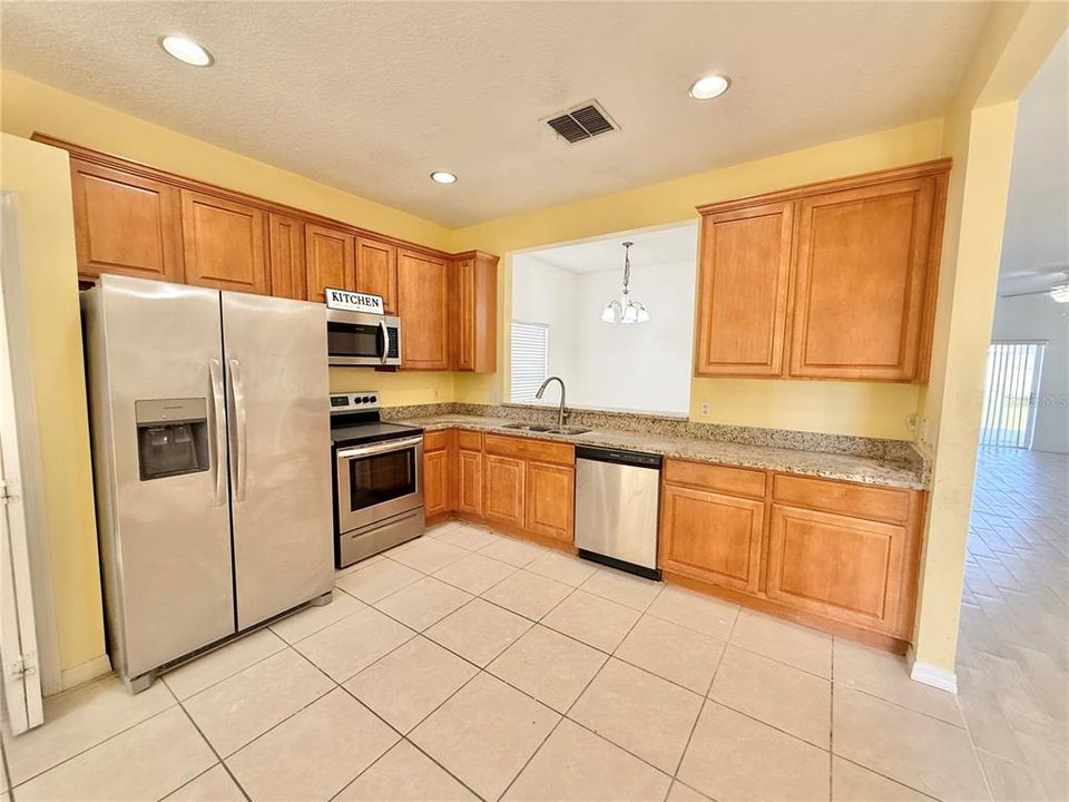 For Sale: $299,900 (3 beds, 2 baths, 1519 Square Feet)