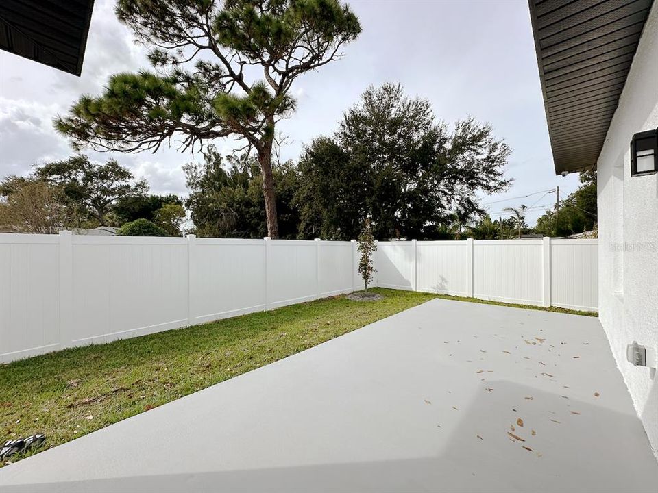 Active With Contract: $539,900 (3 beds, 2 baths, 2053 Square Feet)