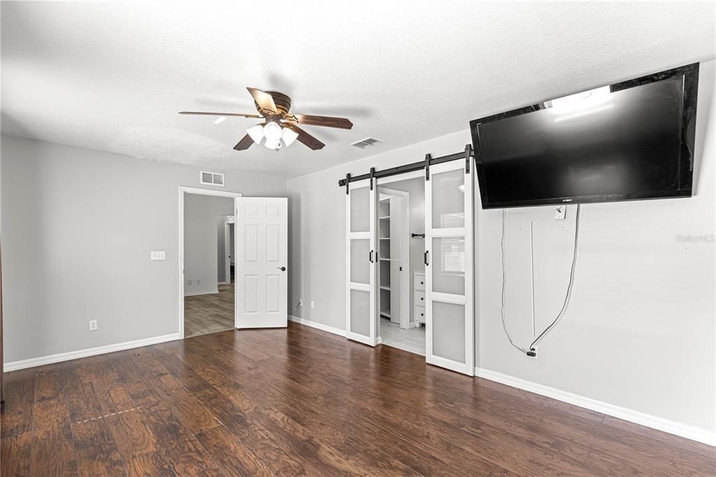 For Rent: $2,200 (3 beds, 2 baths, 1268 Square Feet)