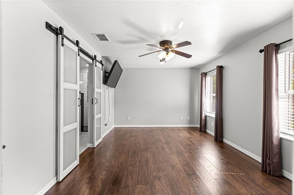 For Rent: $2,200 (3 beds, 2 baths, 1268 Square Feet)