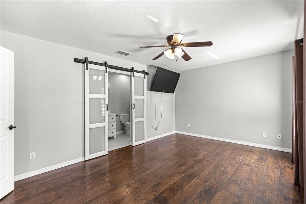 For Rent: $2,200 (3 beds, 2 baths, 1268 Square Feet)