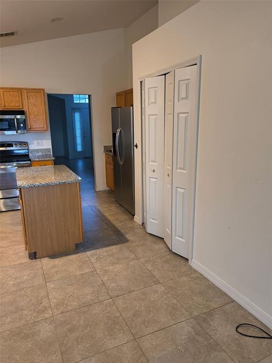 出租: $2,500 (4 贝兹, 2 浴室, 1950 平方英尺)