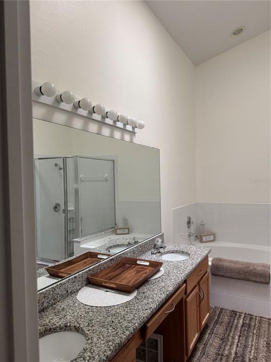 出租: $2,500 (4 贝兹, 2 浴室, 1950 平方英尺)