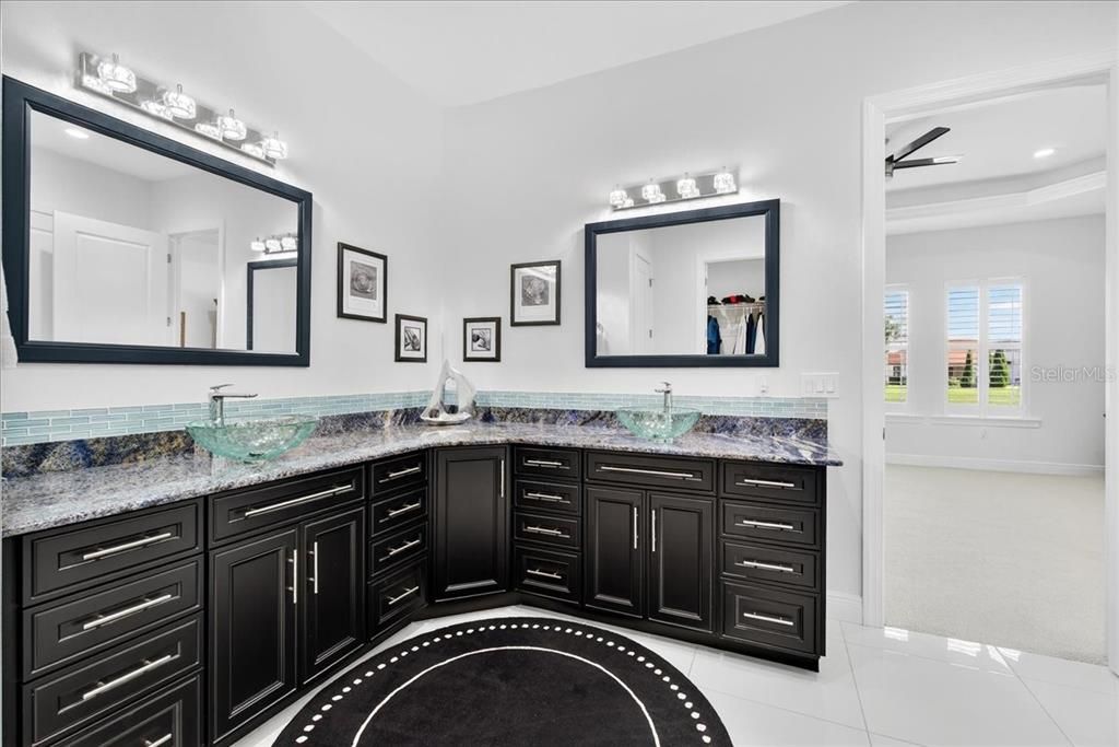 For Sale: $859,900 (3 beds, 2 baths, 2777 Square Feet)