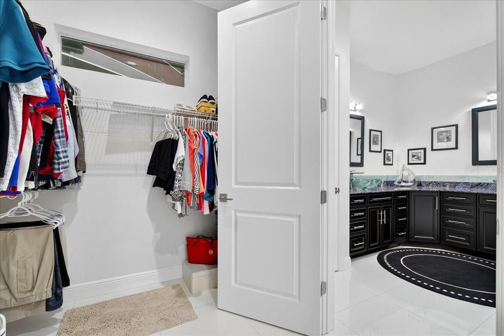 For Sale: $859,900 (3 beds, 2 baths, 2777 Square Feet)