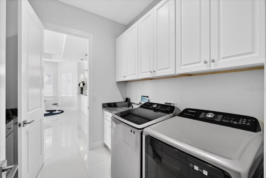 For Sale: $859,900 (3 beds, 2 baths, 2777 Square Feet)