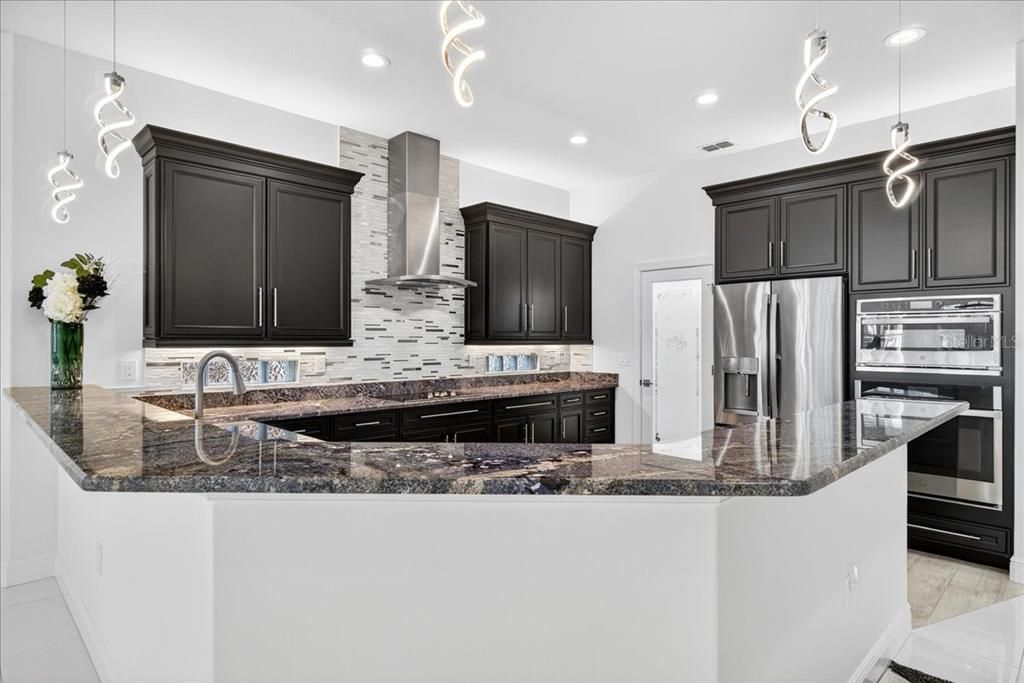 For Sale: $859,900 (3 beds, 2 baths, 2777 Square Feet)