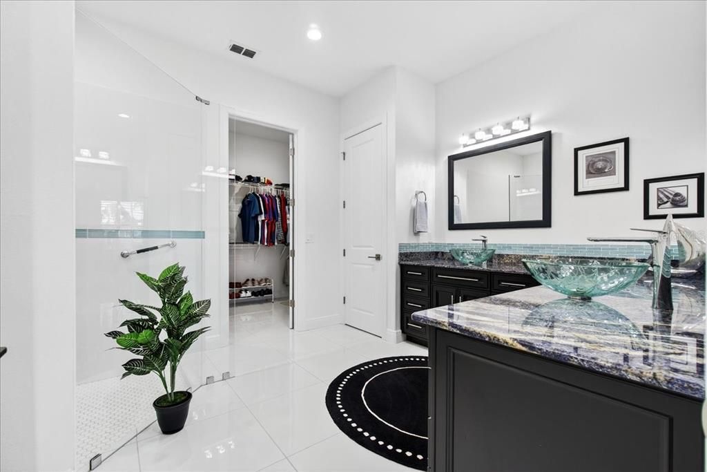 For Sale: $859,900 (3 beds, 2 baths, 2777 Square Feet)