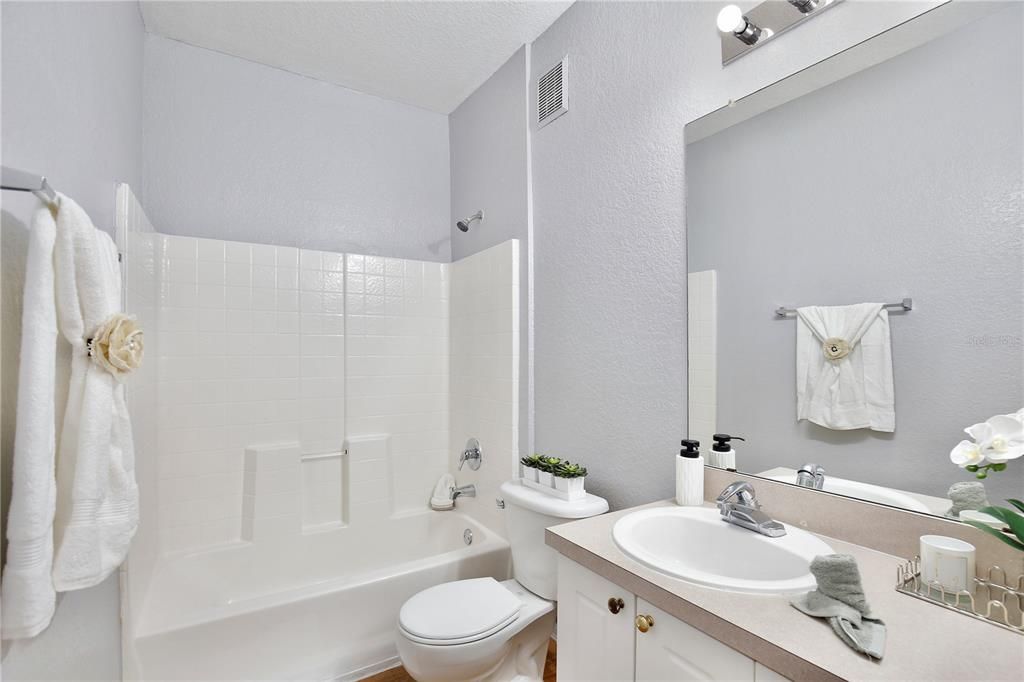 Activo con contrato: $208,000 (3 camas, 2 baños, 1194 Pies cuadrados)