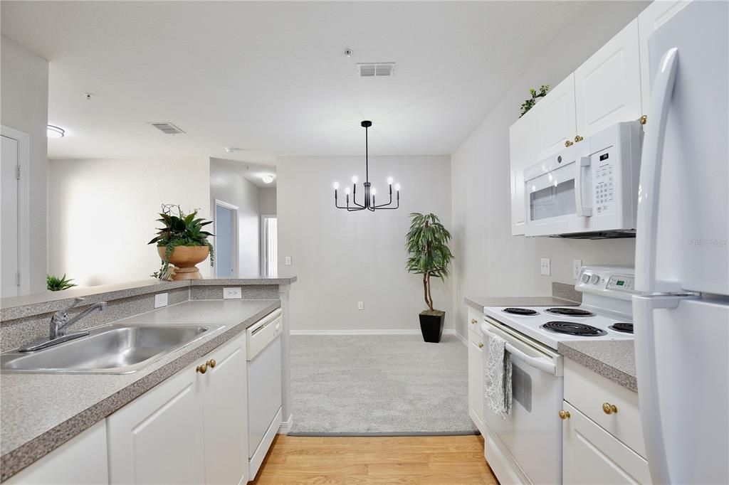 Activo con contrato: $208,000 (3 camas, 2 baños, 1194 Pies cuadrados)