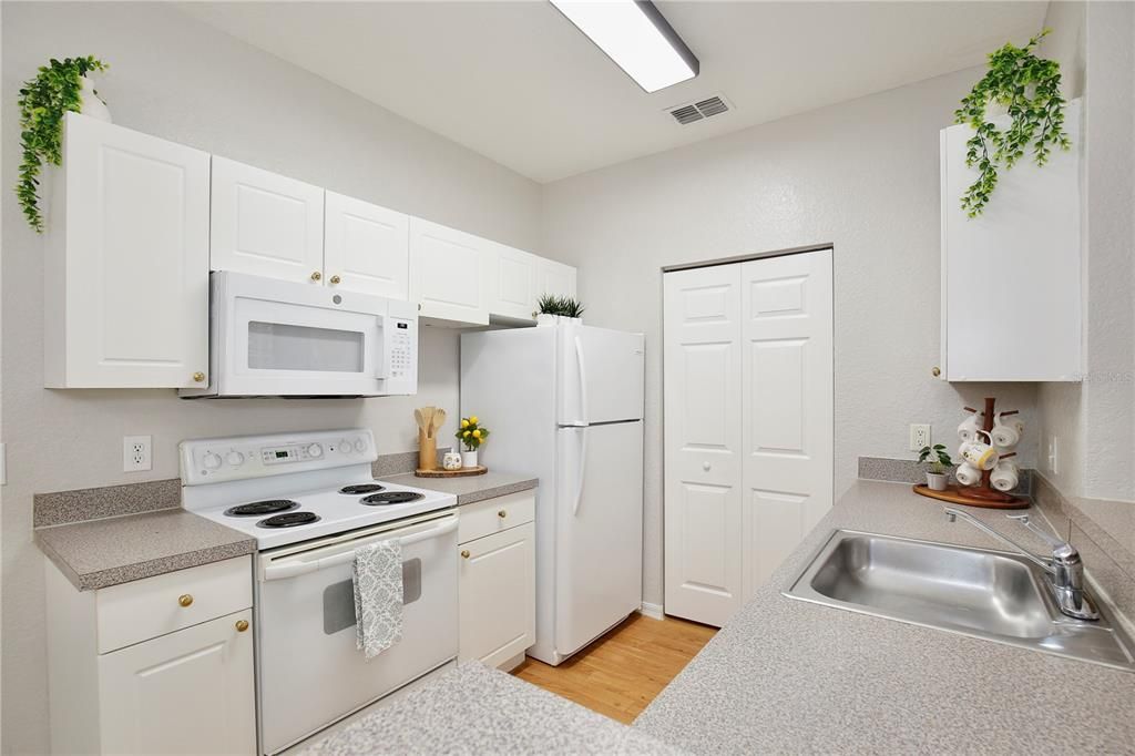 Activo con contrato: $208,000 (3 camas, 2 baños, 1194 Pies cuadrados)