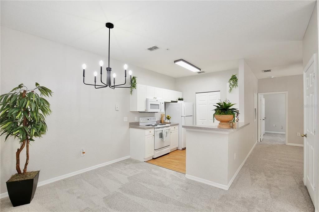 Activo con contrato: $208,000 (3 camas, 2 baños, 1194 Pies cuadrados)