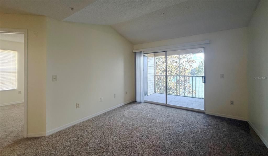 For Sale: $234,990 (2 beds, 2 baths, 975 Square Feet)