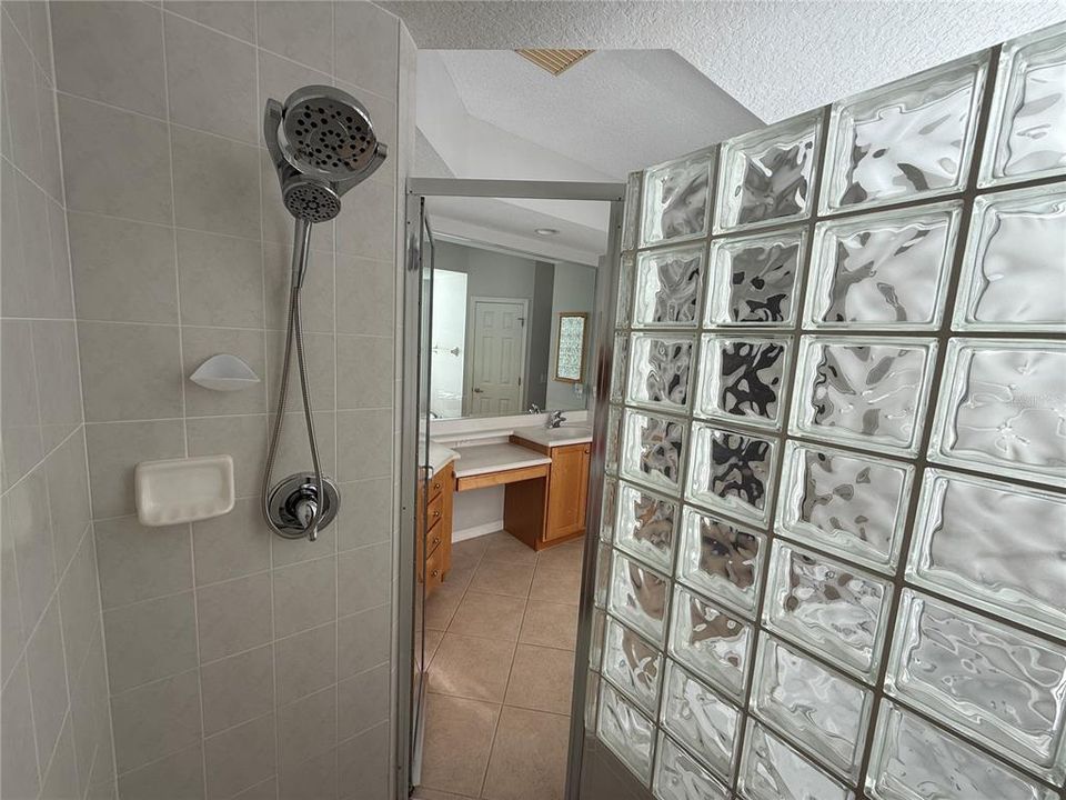 For Rent: $2,995 (3 beds, 2 baths, 1643 Square Feet)