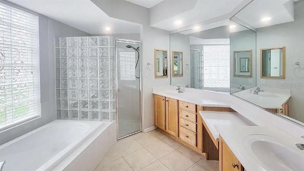 For Rent: $2,995 (3 beds, 2 baths, 1643 Square Feet)