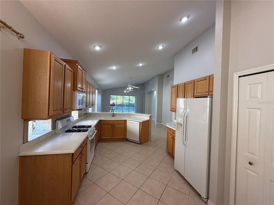 For Rent: $2,995 (3 beds, 2 baths, 1643 Square Feet)