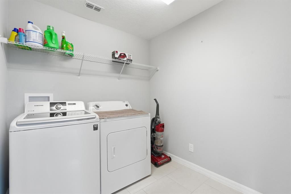 For Sale: $499,999 (5 beds, 2 baths, 3390 Square Feet)