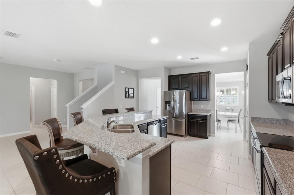 For Sale: $499,999 (5 beds, 2 baths, 3390 Square Feet)